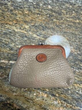 Vintage Dooney & Bourke Taupe Pebbled Leather Kiss-Lock Coin Purse